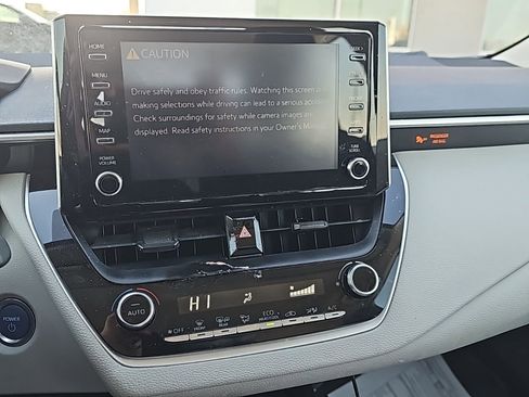 Used 2020 Toyota Corolla LE image 10