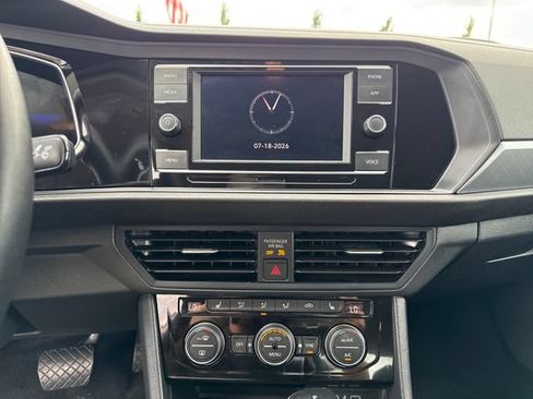 Used 2024 Volkswagen Jetta SE FWD image 22