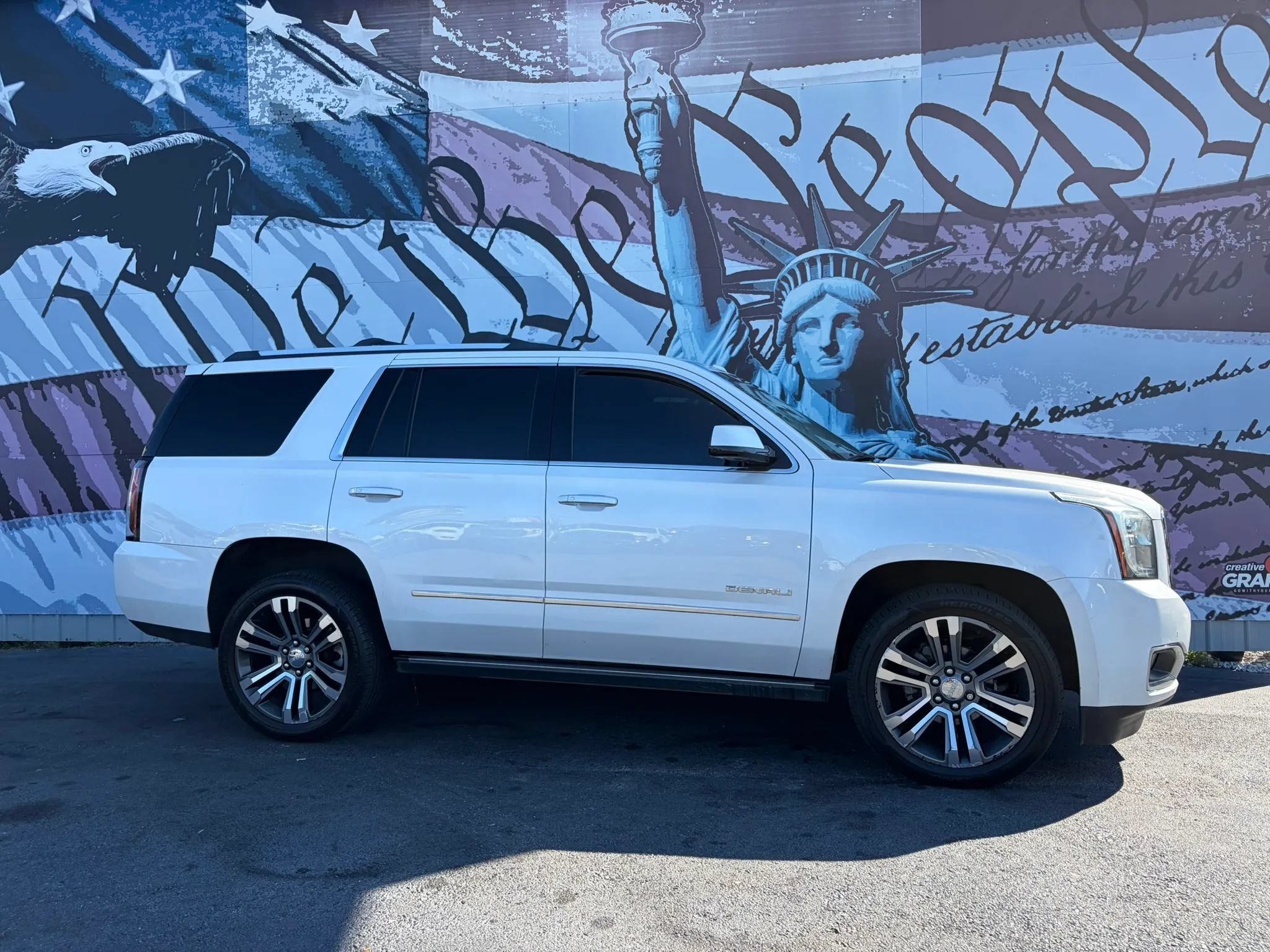 Used 2019 GMC Yukon Denali w/ Denali Ultimate Package RWD image 1