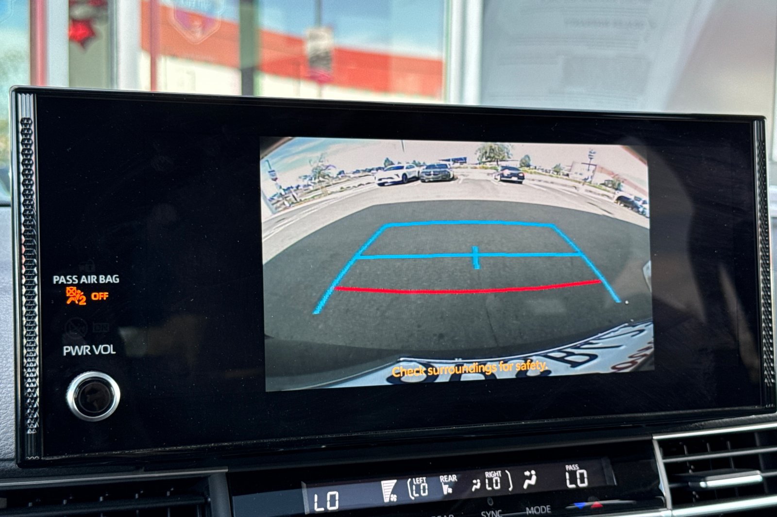 Used 2025 Toyota Sienna XLE FWD image 28