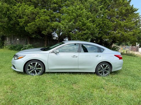 Used 2016 Nissan Altima 3.5 SR FWD image 3