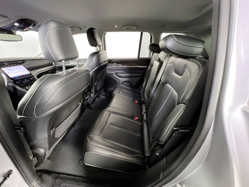 Used 2023 Jeep Grand Cherokee Limited image 24