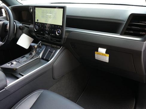 Used 2026 Lexus GX 550 w/ Cold Area Package AWD/4WD image 10