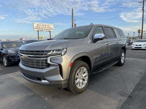 Used 2021 Chevrolet Suburban Premier w/ Premium Package image 3