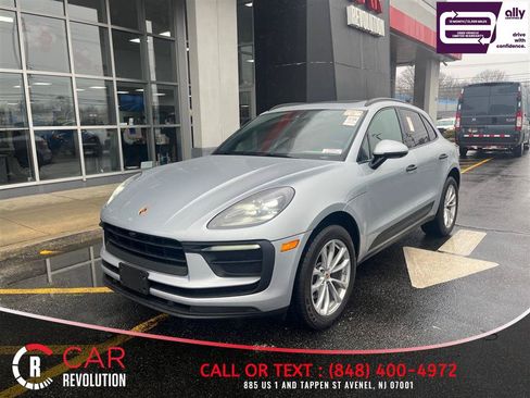 Used 2022 Porsche Macan w/ Premium Package Plus AWD/4WD image 3