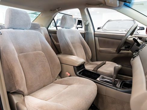 Used 2003 Toyota Camry LE w/ Preferred Accessory Pkg FWD image 22