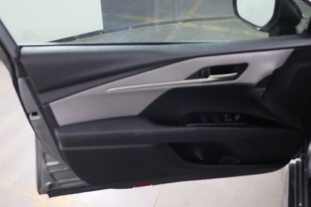 Used 2025 Toyota Camry SE w/ Convenience Package FWD image 16