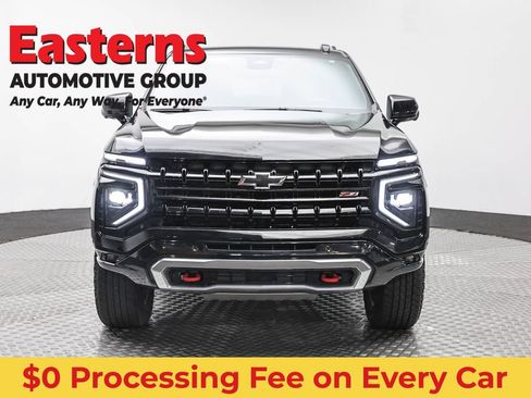 Used 2025 Chevrolet Suburban Z71 AWD/4WD image 2