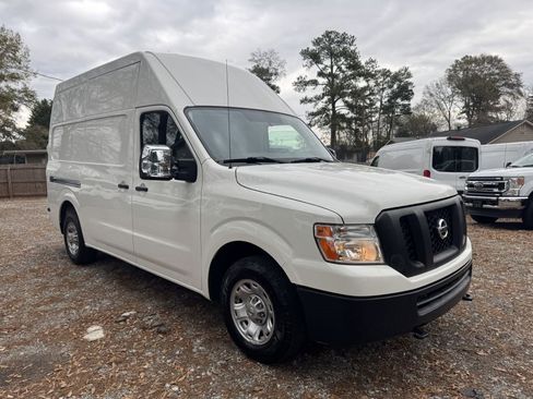 Used 2018 Nissan NV 2500 SV w/ Navigation Package image 2