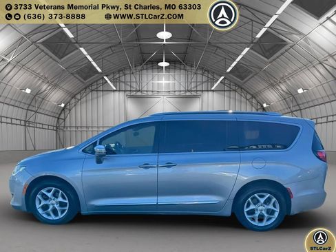 Used 2020 Chrysler Pacifica Limited FWD image 6