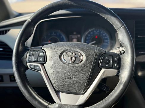 Used 2017 Toyota Sienna XLE image 13