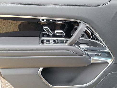 New 2025 Land Rover Range Rover SE image 18