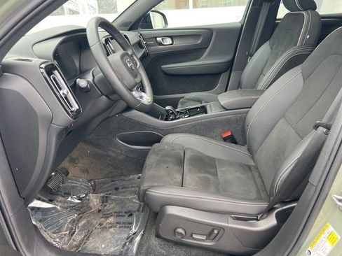 Certified 2023 Volvo C40 P8 Recharge Ultimate w/ Protection Package Premier image 30