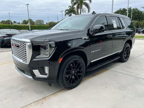 Used 2024 GMC Yukon Denali w/ Advanced Technology Package AWD/4WD image 3