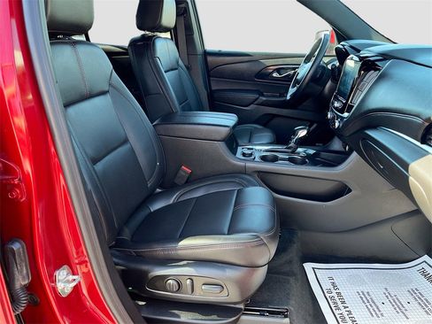 Used 2023 Chevrolet Traverse RS image 30