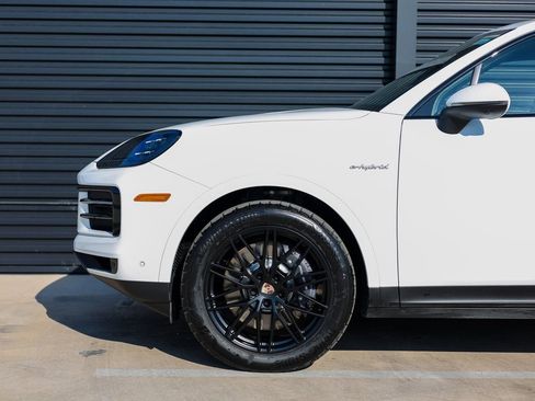 New 2025 Porsche Cayenne E-Hybrid image 11