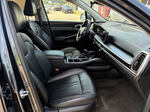 Used 2024 Kia Sorento S FWD image 32