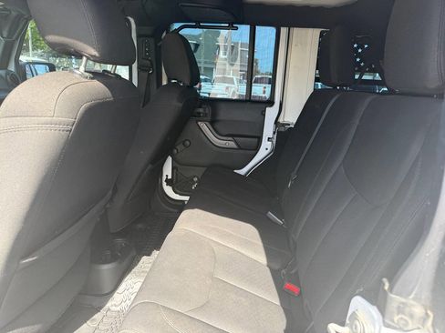 Used 2018 Jeep Wrangler Unlimited Sport w/ Connectivity Group AWD/4WD image 14