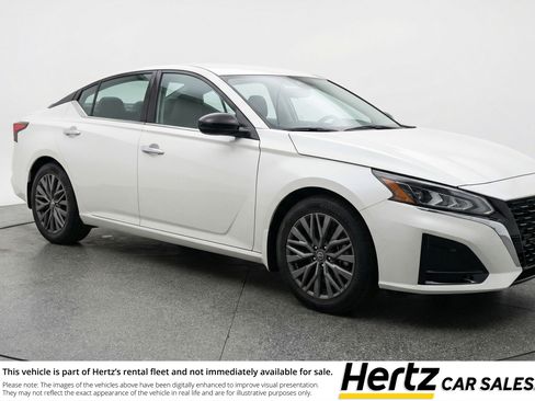 Used 2025 Nissan Altima 2.5 SV image 1