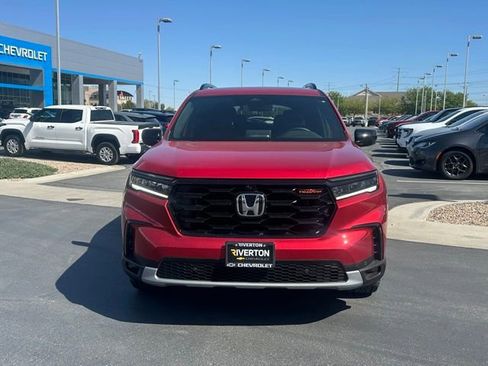 Used 2025 Honda Pilot TrailSport image 29