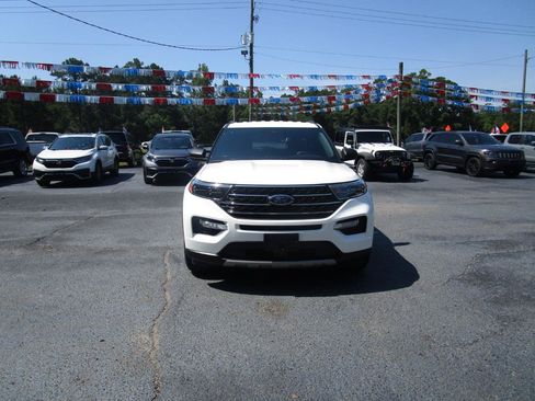 Used 2020 Ford Explorer XLT w/ Equipment Group 202A RWD image 2