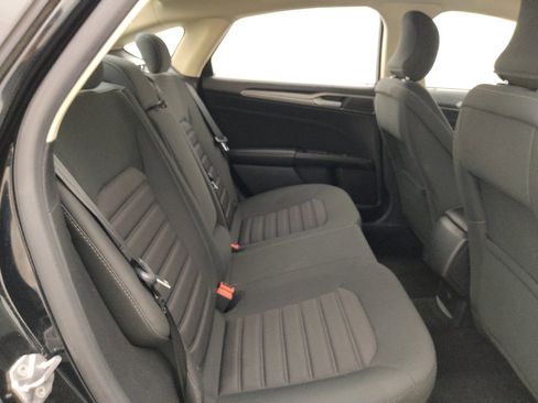 Used 2018 Ford Fusion SE FWD image 19