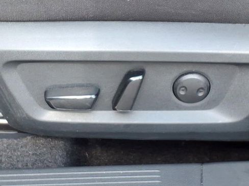 Used 2025 Nissan Rogue SV image 18