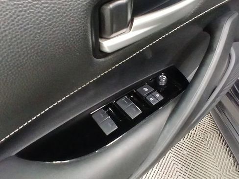 Used 2022 Toyota Corolla SE FWD image 13