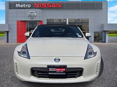 Used 2016 Nissan 370Z Touring image 2