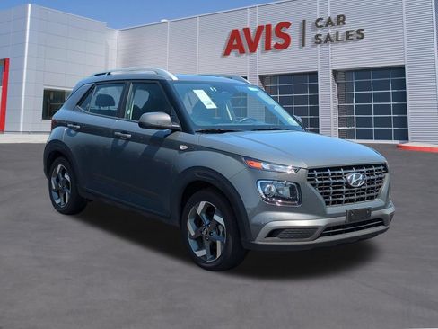 Used 2025 Hyundai Venue SEL FWD image 3