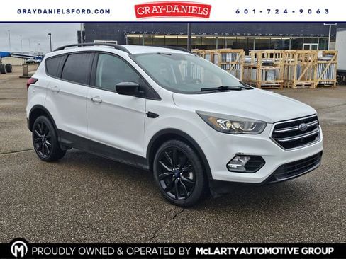 Used 2019 Ford Escape SE image 1