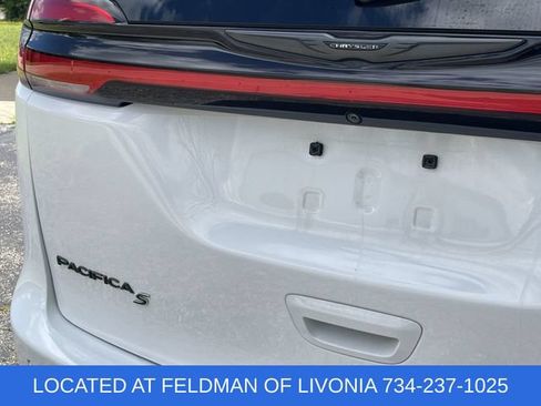Used 2024 Chrysler Pacifica Limited FWD image 30