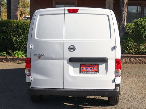 Used 2017 Nissan NV200 S FWD image 9