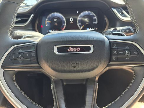 Used 2023 Jeep Grand Cherokee L Limited AWD/4WD image 25