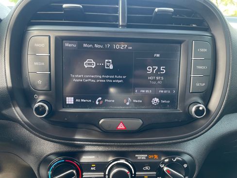 Used 2023 Kia Soul LX w/ LX Technology Package image 28