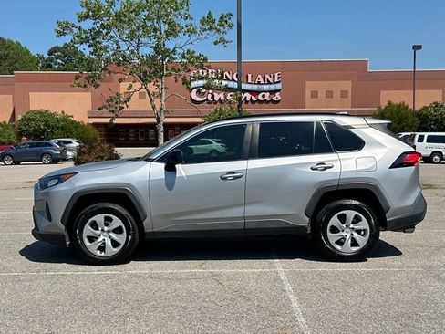 Used 2021 Toyota RAV4 LE FWD image 2