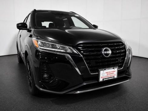 Certified 2024 Nissan Kicks SR FWD image 3