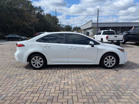 Used 2025 Toyota Corolla LE image 12