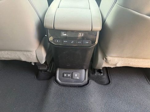 Used 2020 Toyota Highlander Limited FWD image 19