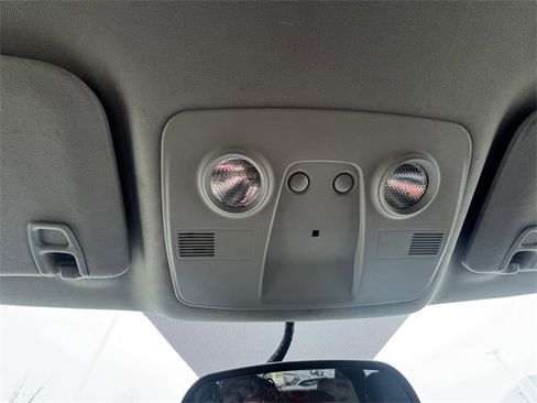 Used 2015 GMC Acadia SLE image 28