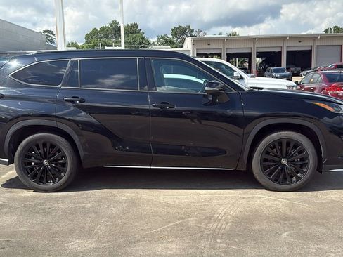 Used 2025 Toyota Highlander XSE AWD/4WD image 10