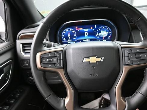 Used 2023 Chevrolet Suburban High Country AWD/4WD image 8