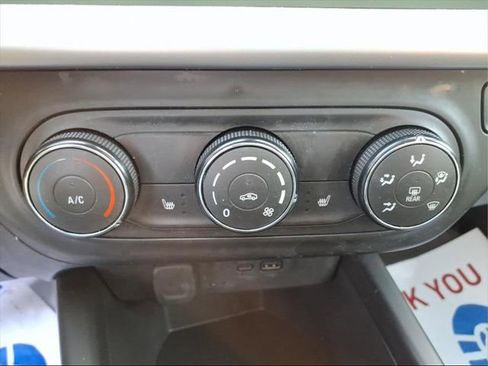 Used 2024 Chevrolet Trax RS w/ Driver Confidence Package image 19