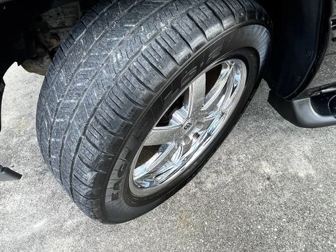 Used 2002 Chevrolet Tahoe LT image 32