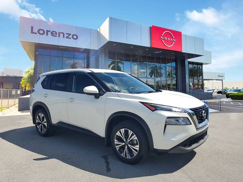 Used 2023 Nissan Rogue SV image 3