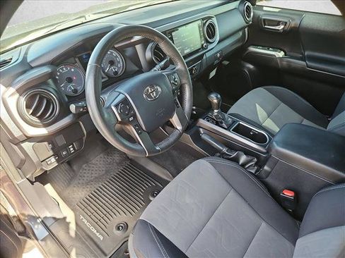 Used 2020 Toyota Tacoma TRD Off-Road w/ Technology Package AWD/4WD image 12