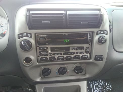 Used 2001 Ford Explorer Sport Trac 4x4 image 15