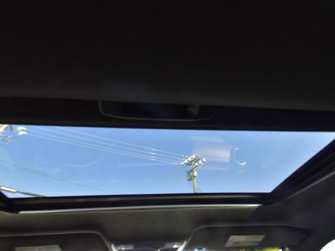 Used 2016 Toyota Tacoma Limited w/ Towing Package image 20