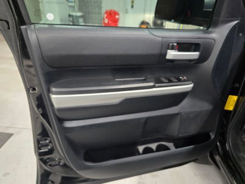 Used 2018 Toyota Tundra SR5 w/ SR5 Upgrade Package image 14