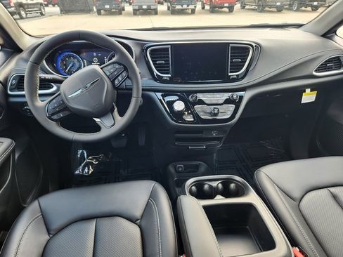 New 2026 Chrysler Pacifica Select w/ S Appearance Package image 11